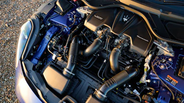 Maserati GranCabrio engine