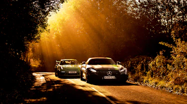 Porsche 911 GT3 RS (991.2) v Mercedes-AMG GT R Pro