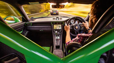 Porsche 911 GT3 RS (991.2) v Mercedes-AMG GT R Pro