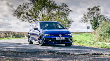 Volkswagen Golf GTI v Golf R