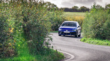 Volkswagen Golf GTI v Golf R