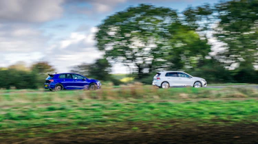 Volkswagen Golf GTI v Golf R