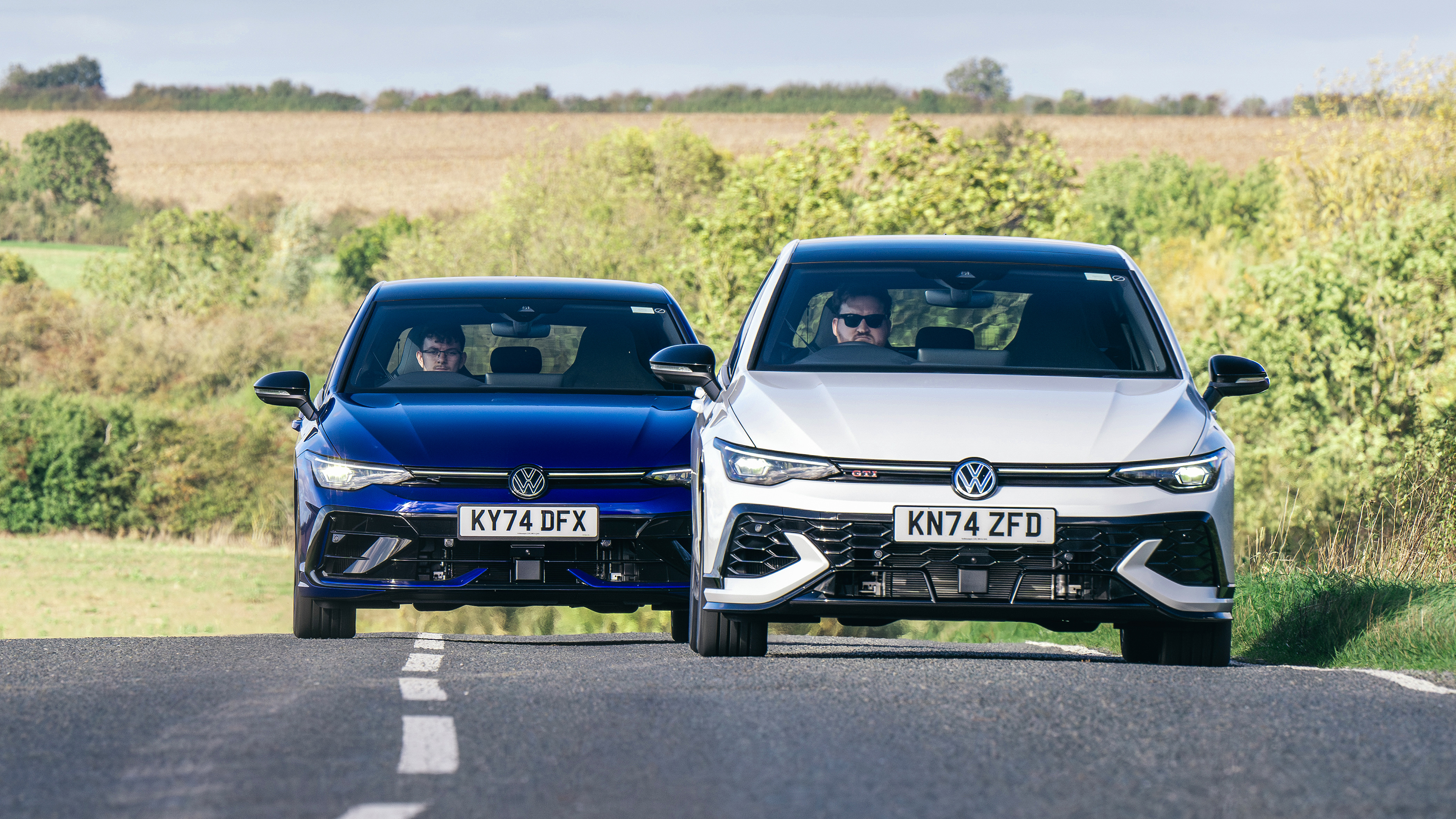 Volkswagen Golf GTI v Golf R