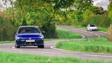Volkswagen Golf GTI v Golf R