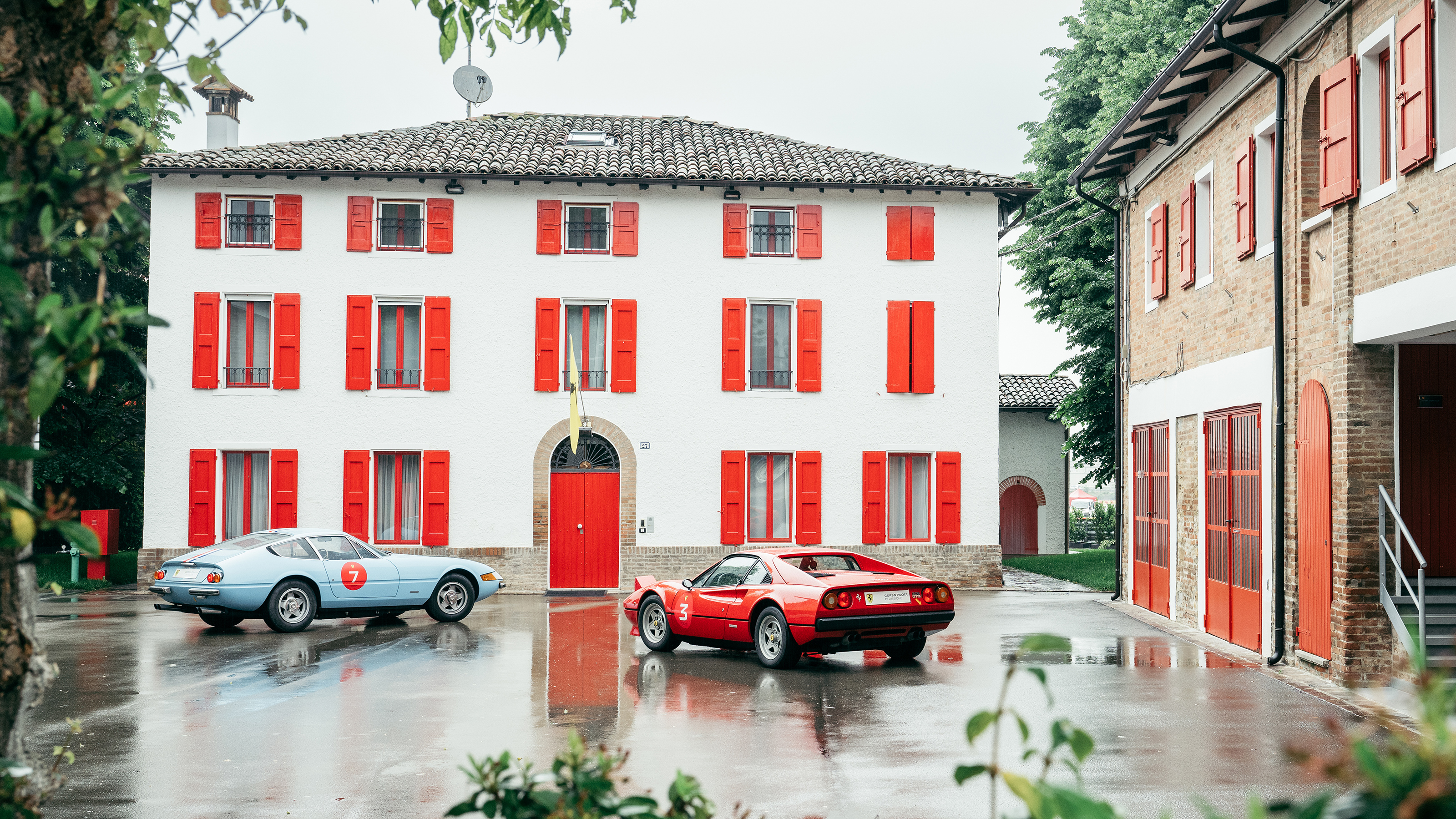 Ferrari 365 GTB/4 Daytona and 308 GTB – twin static 
