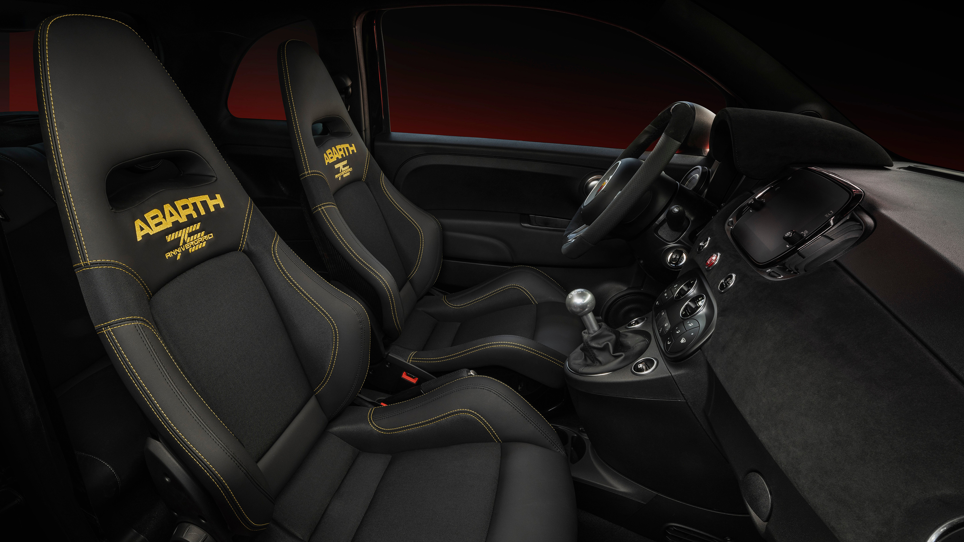 Abarth 695 75 Anniversario – interior