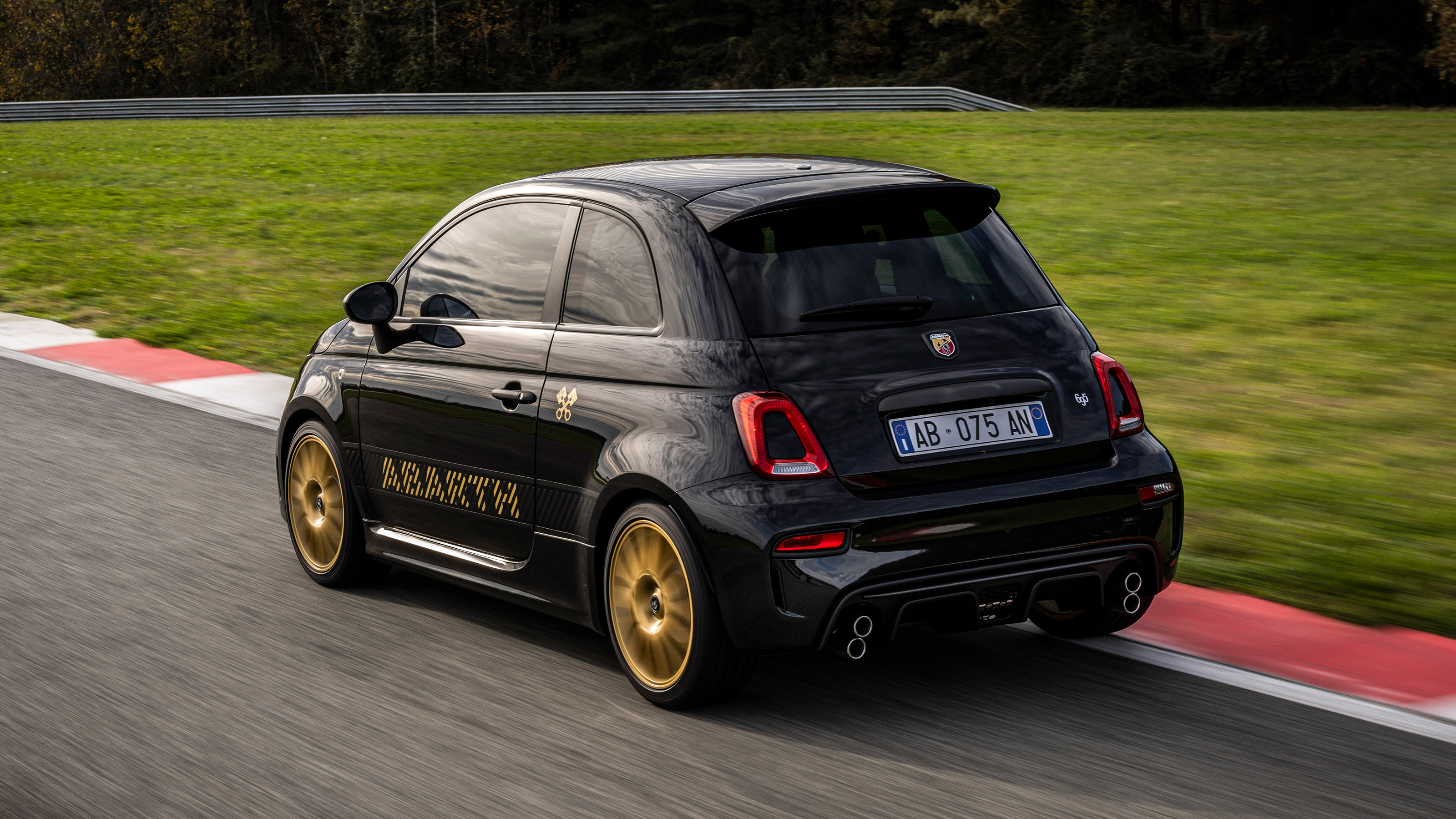 Abarth 695 75 Anniversario – rear