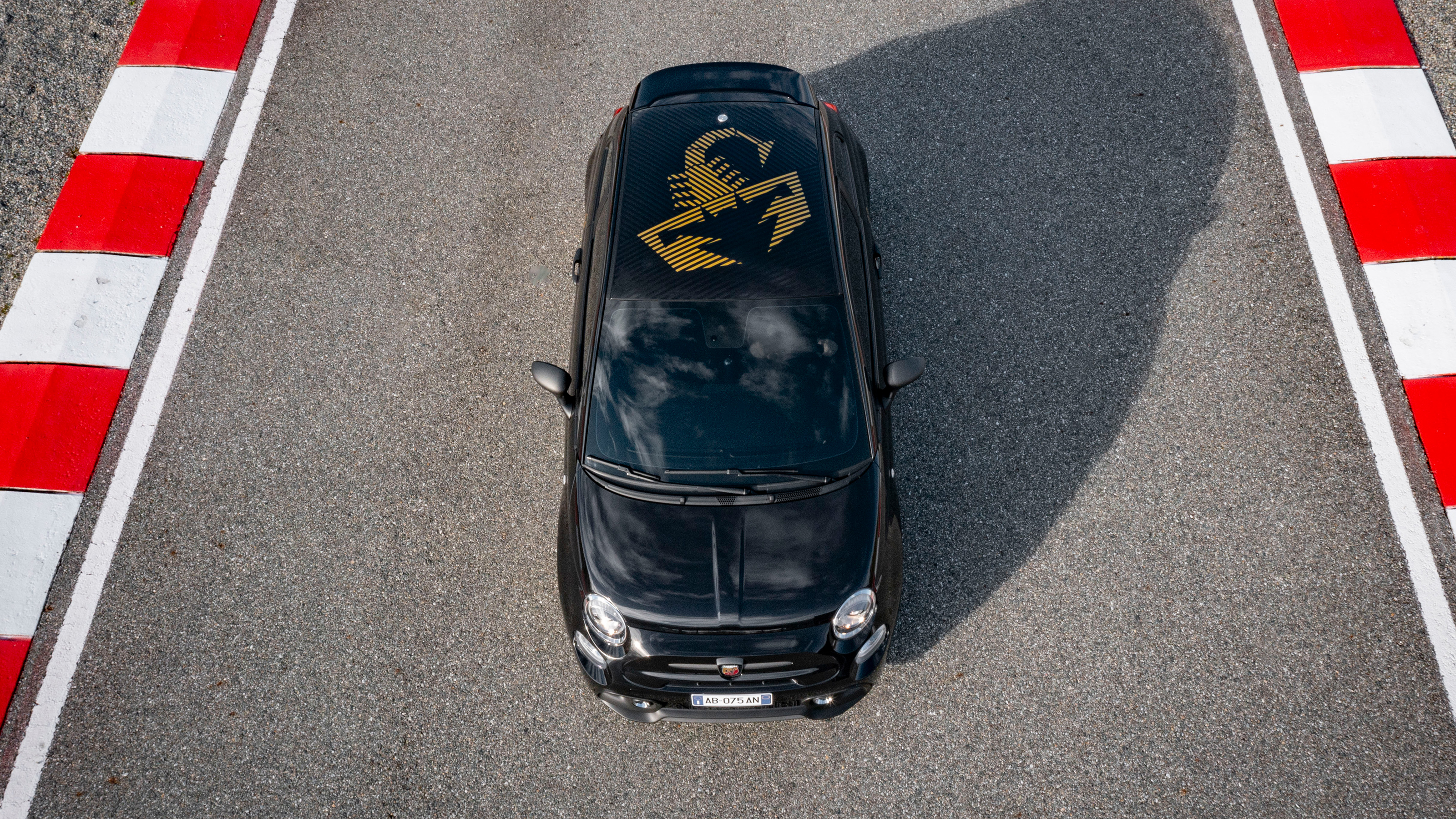 Abarth 695 75 Anniversario – roof
