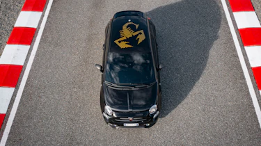 Abarth 695 75 Anniversario – roof