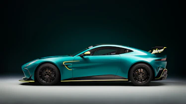 Aston Martin Vantage GT4 – side