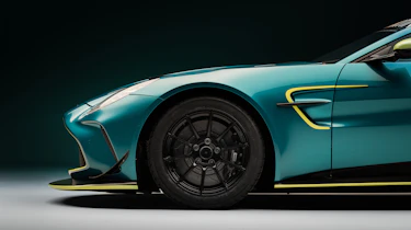 Aston Martin Vantage GT4 – front wheel