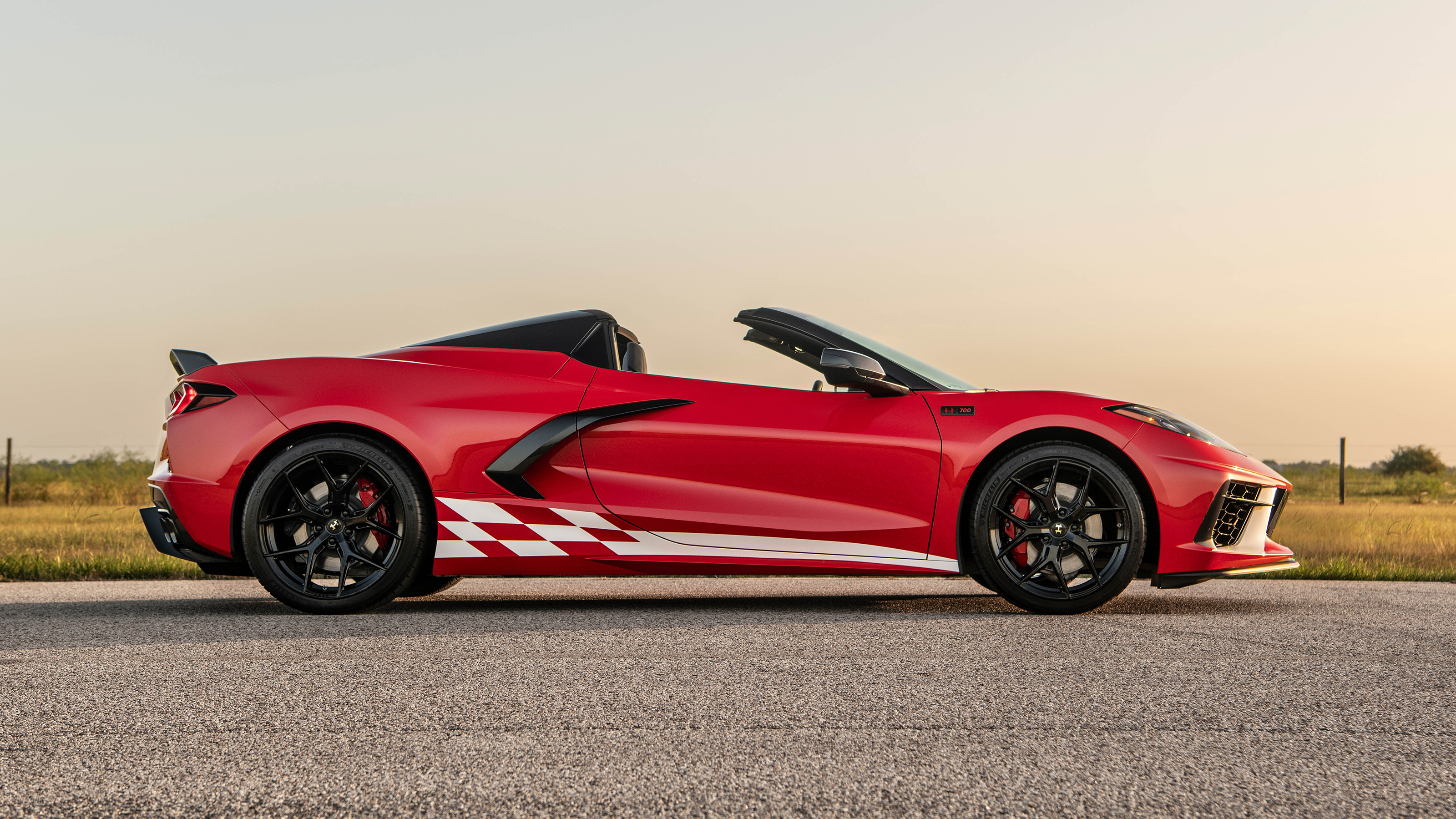 Hennessey H700 C8 Corvette – side