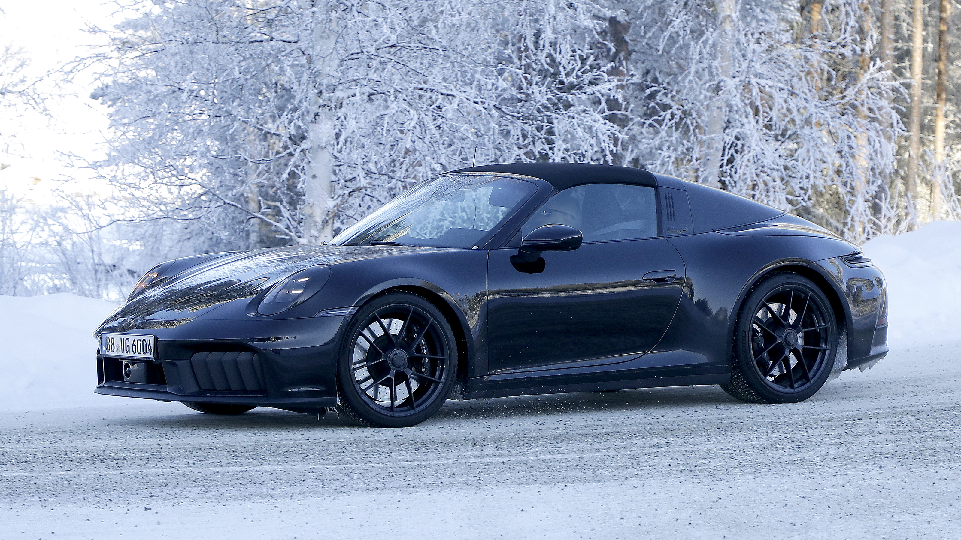 Porsche 911 (992.2) Targa – front