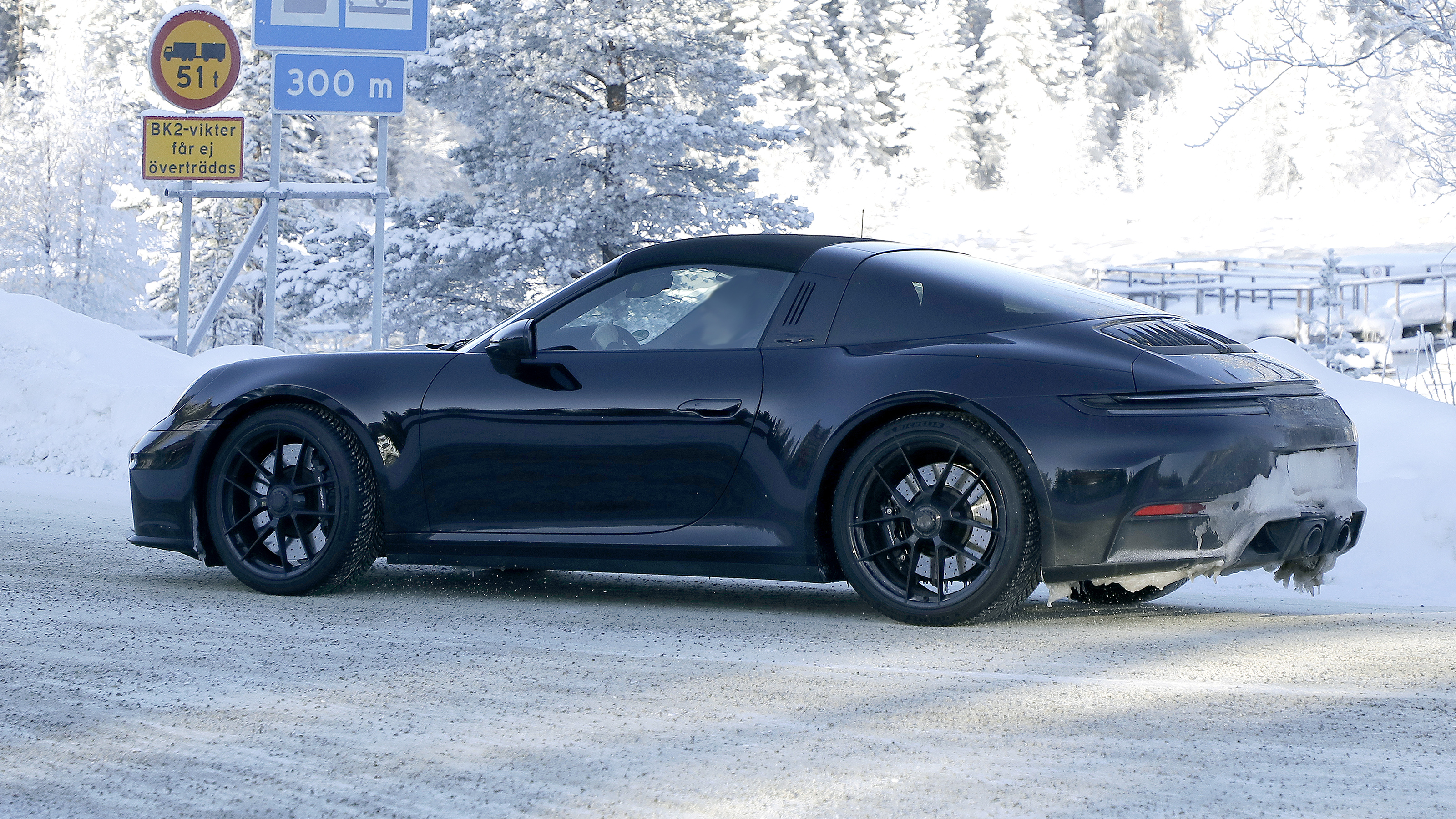 Porsche 911 (992.2) Targa – side