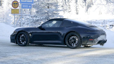 Porsche 911 (992.2) Targa – side