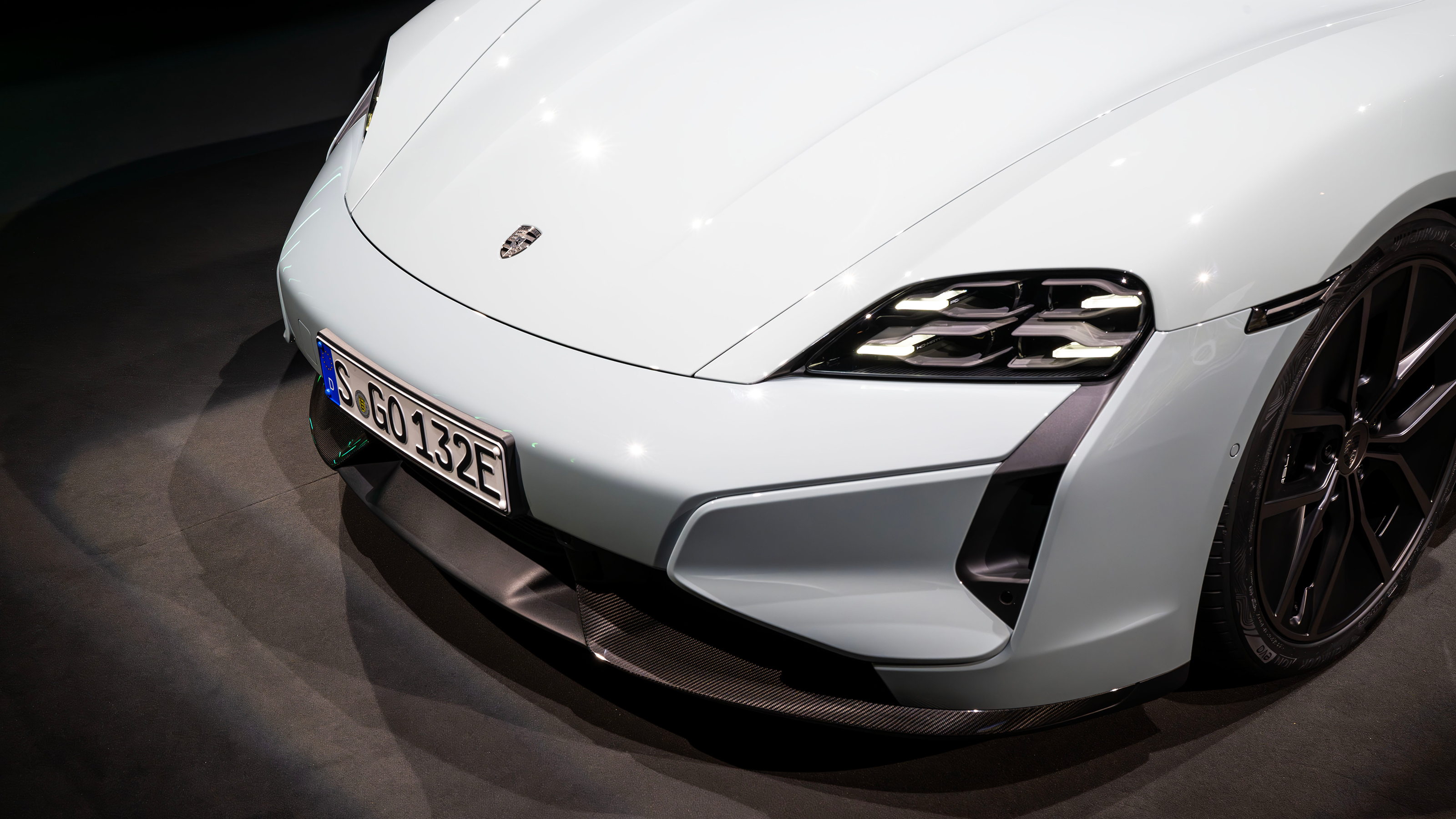 Porsche Taycan Turbo – front