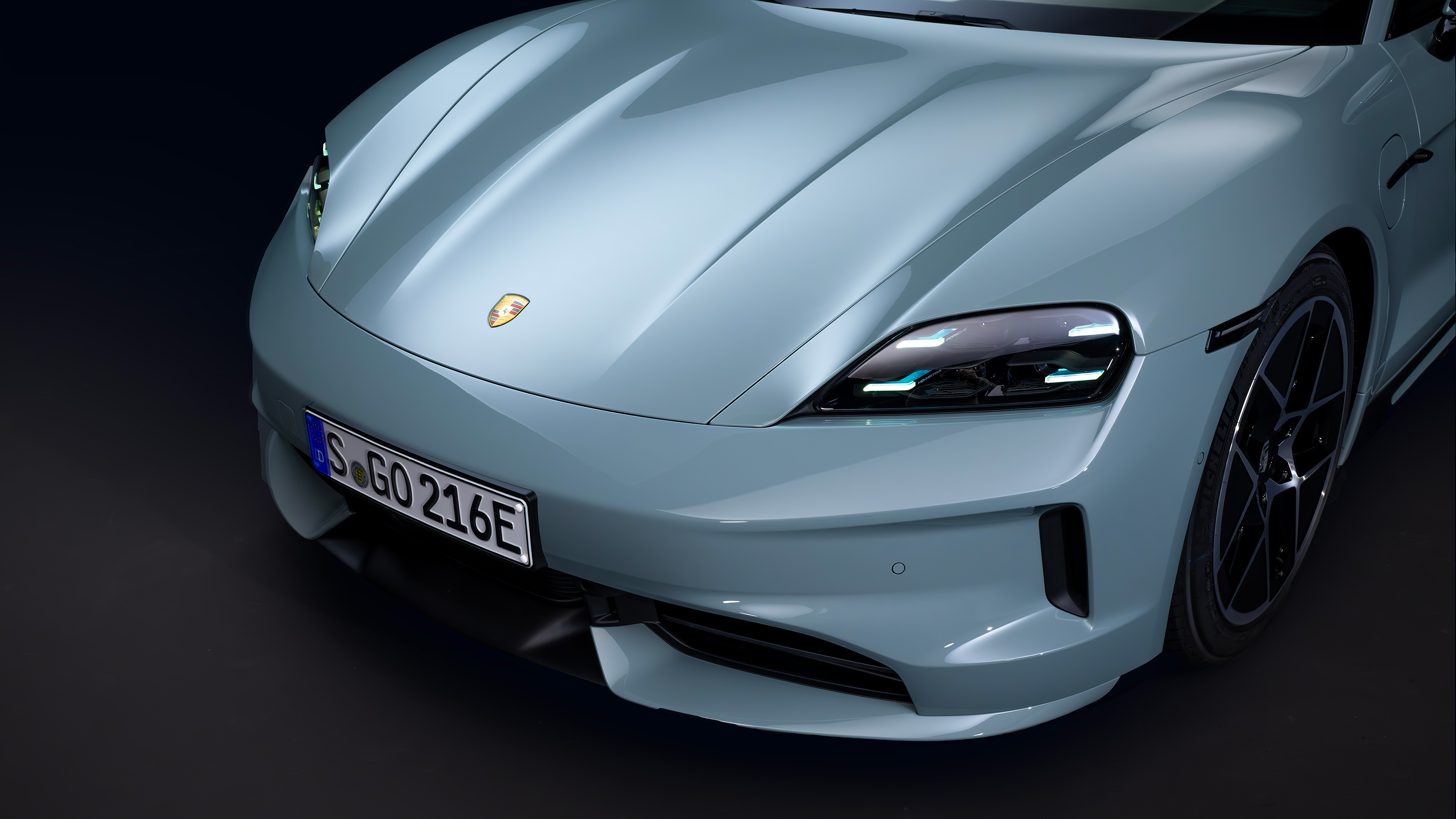 Porsche Taycan – front