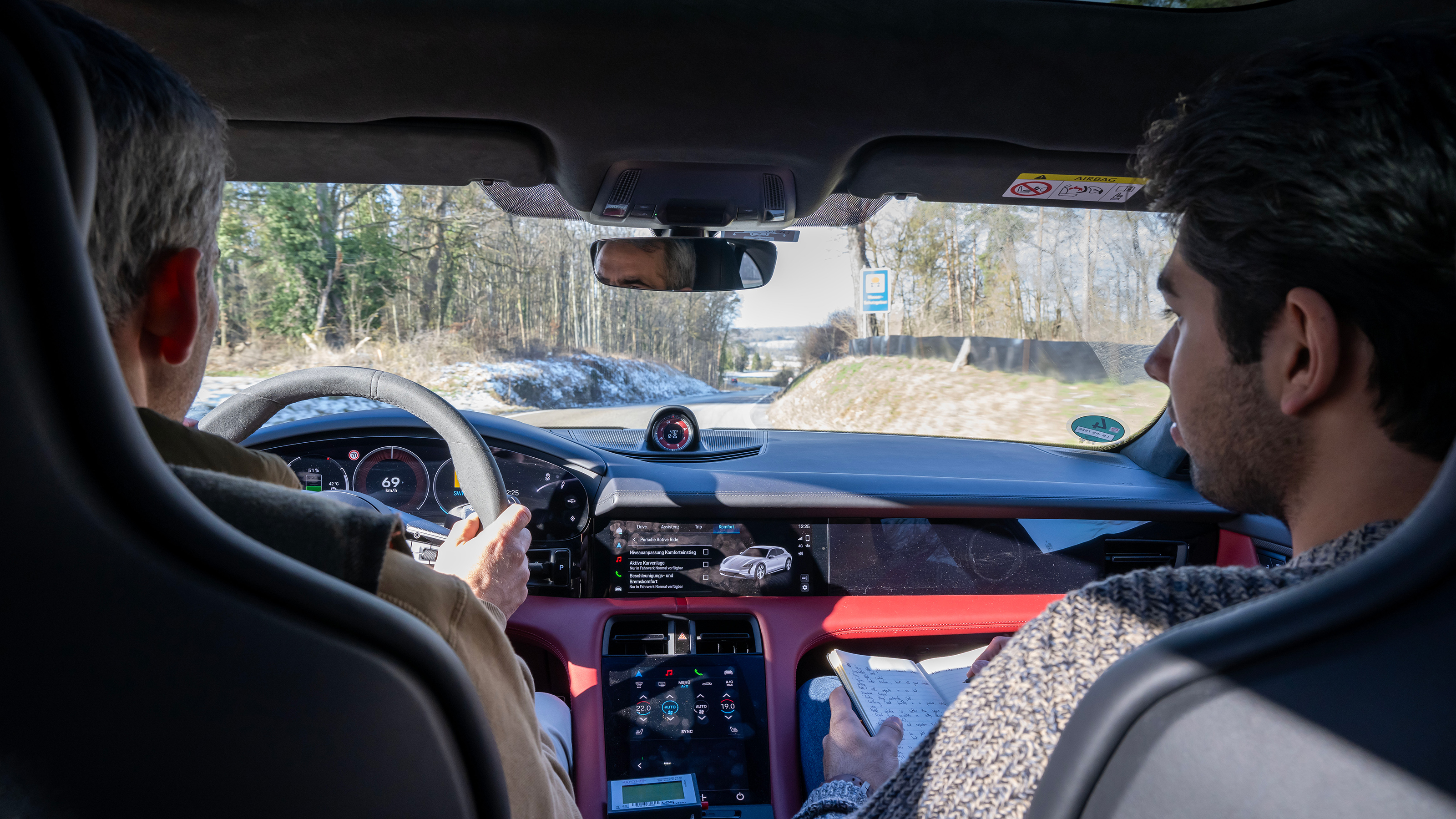 Porsche Taycan – driving shot