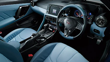 Nissan GT-R 2025 – interior