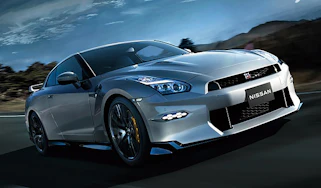 Nissan GT-R 2025 – front