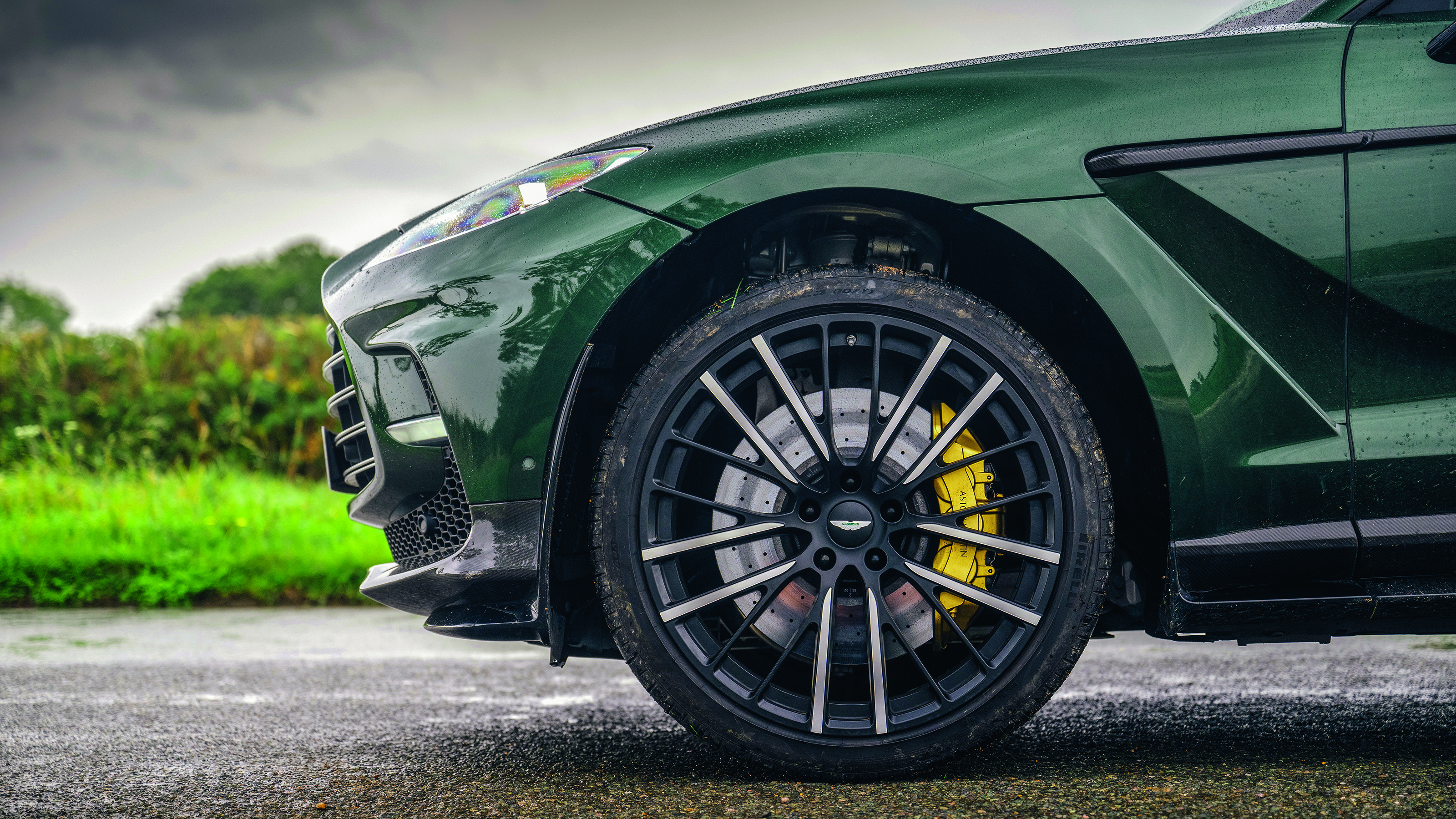 Aston Martin DBX707 v Ferrari Purosangue