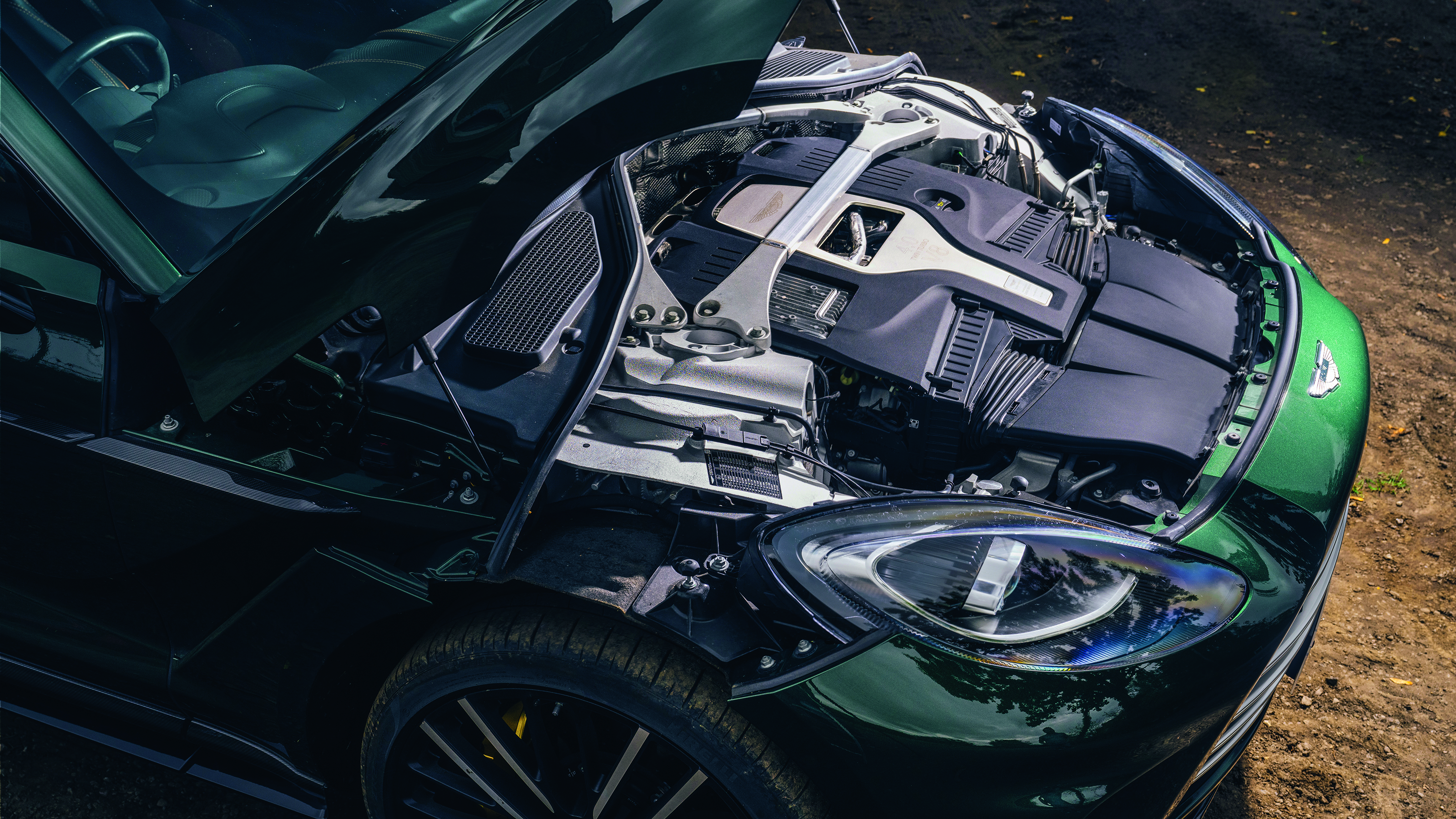 Aston Martin DBX707 v Ferrari Purosangue