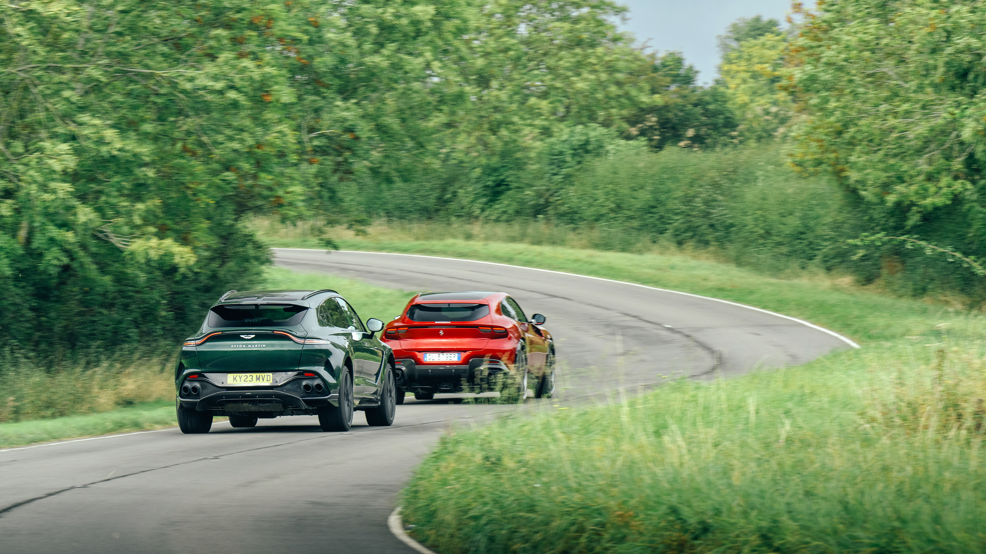 Aston Martin DBX707 v Ferrari Purosangue