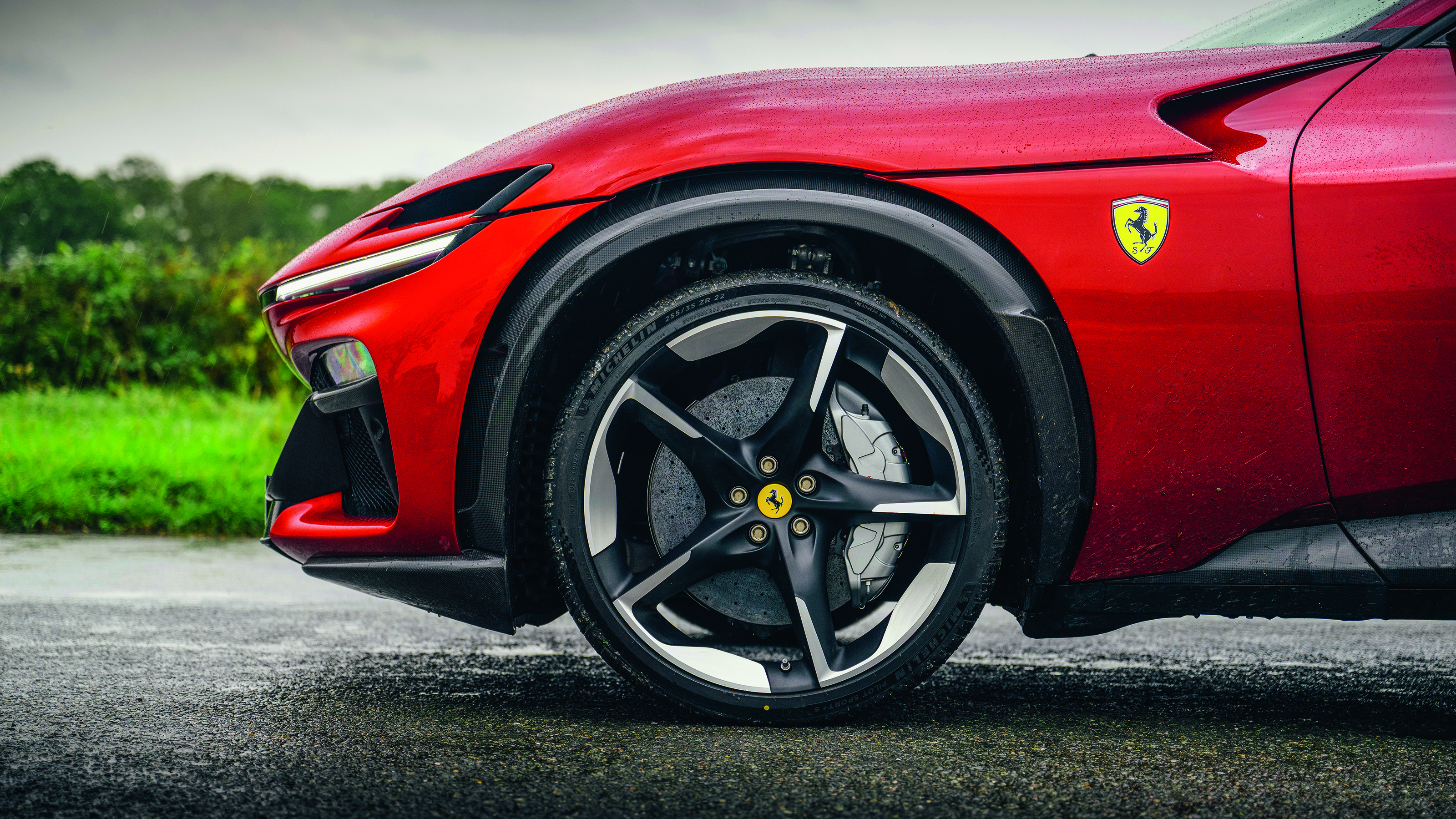Aston Martin DBX707 v Ferrari Purosangue