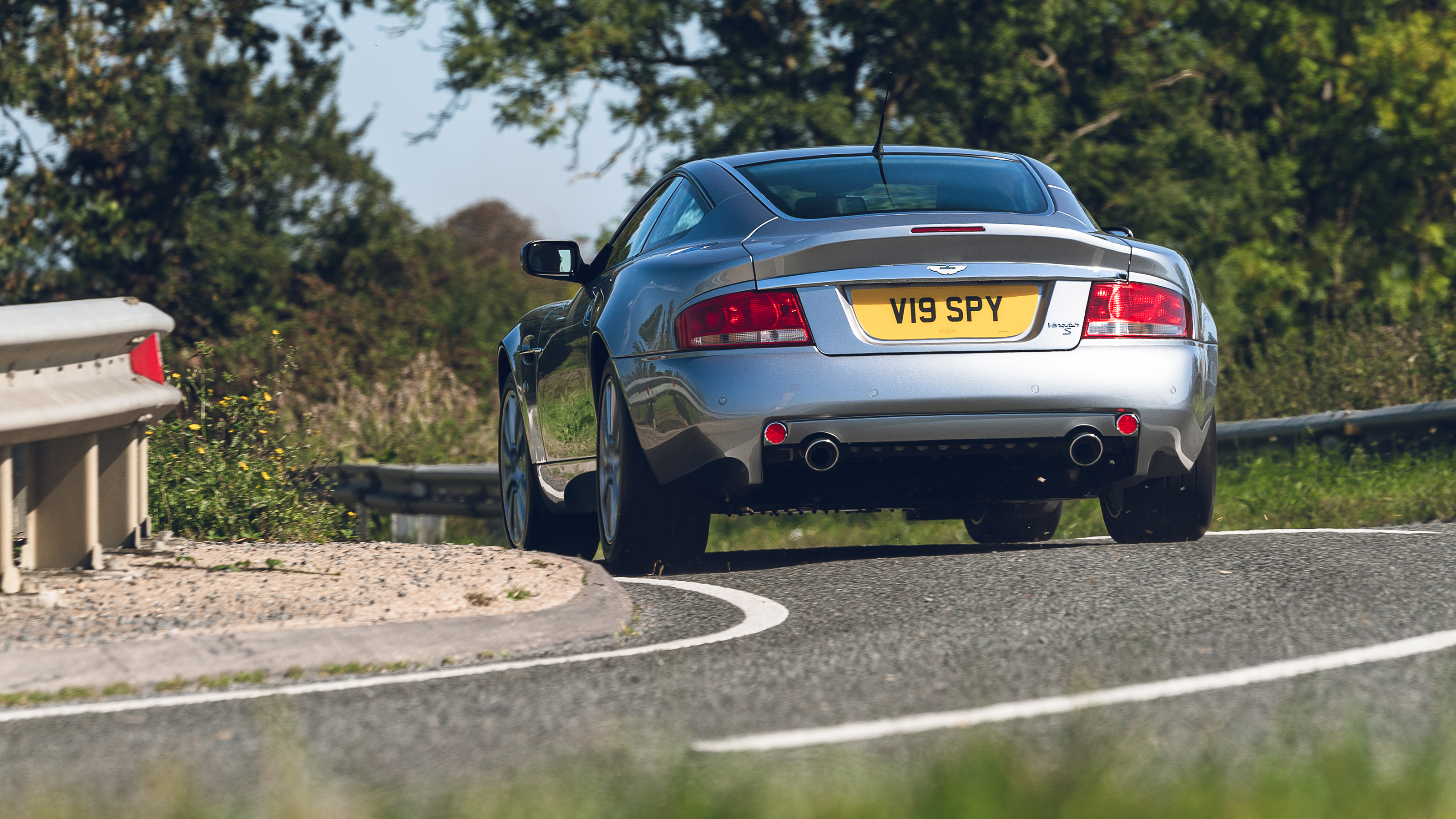 Aston Martin V12 Vanquish
