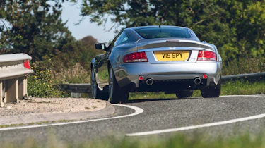 Aston Martin V12 Vanquish