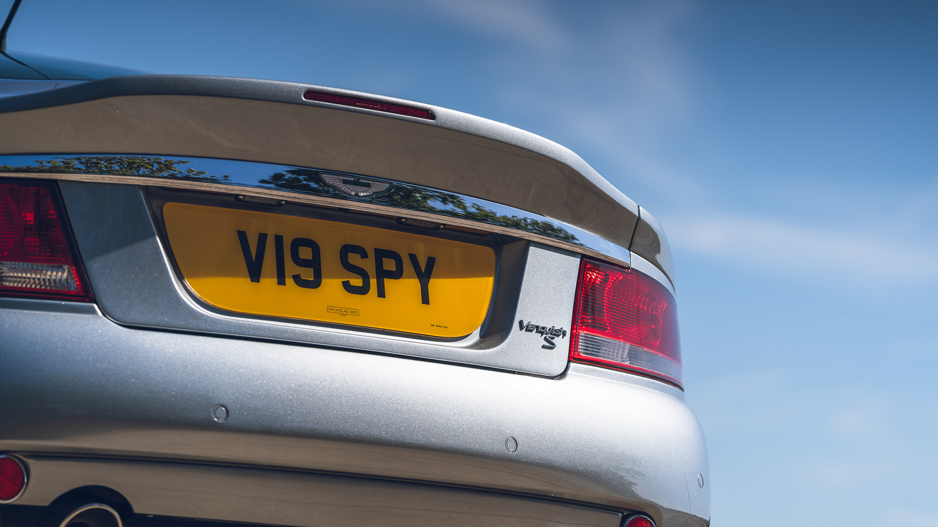 Aston Martin V12 Vanquish