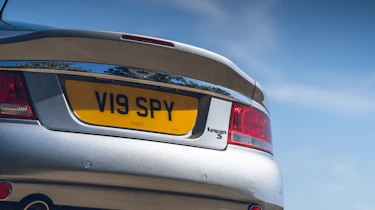 Aston Martin V12 Vanquish