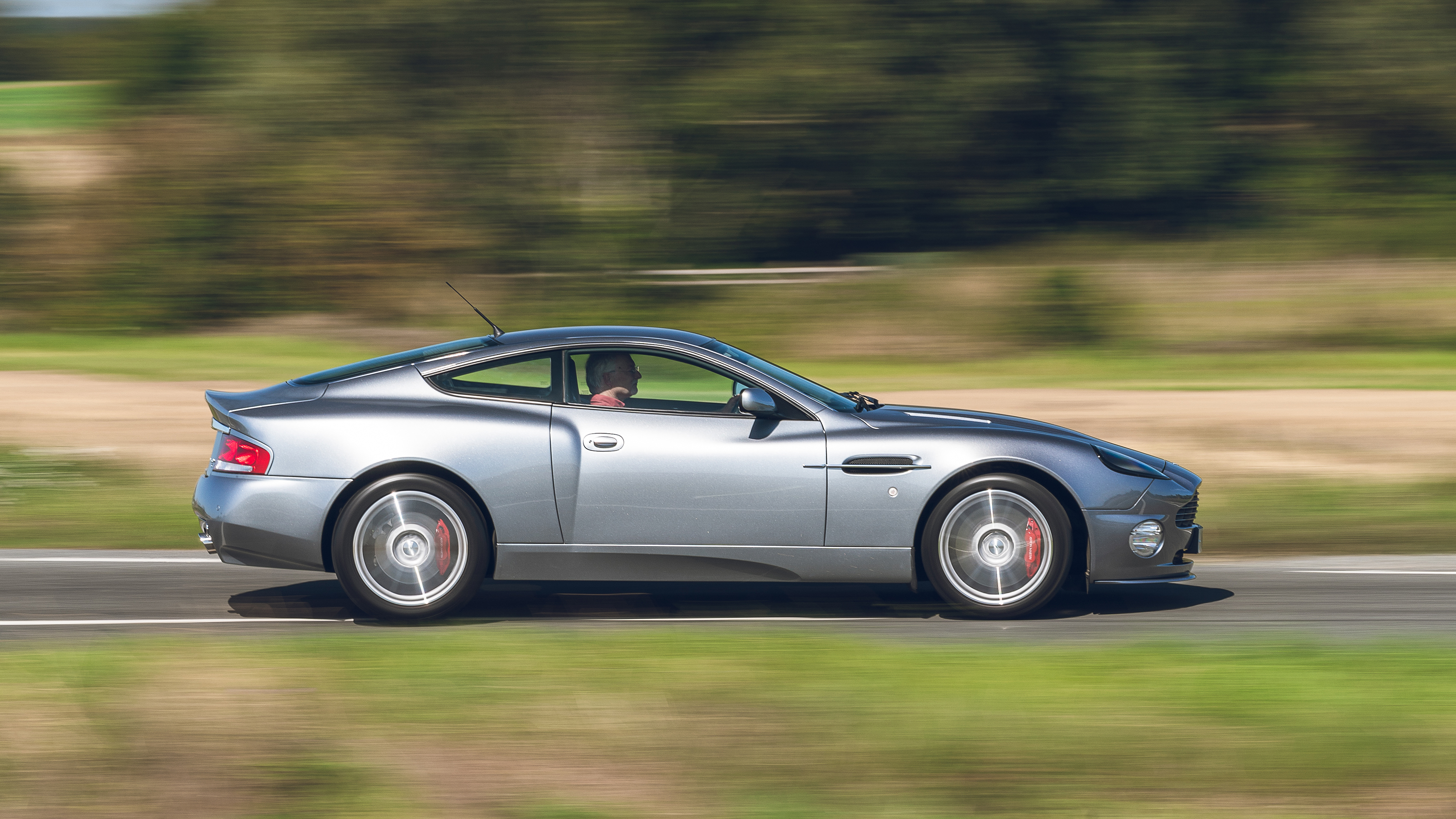 Aston Martin V12 Vanquish