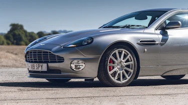 Aston Martin V12 Vanquish