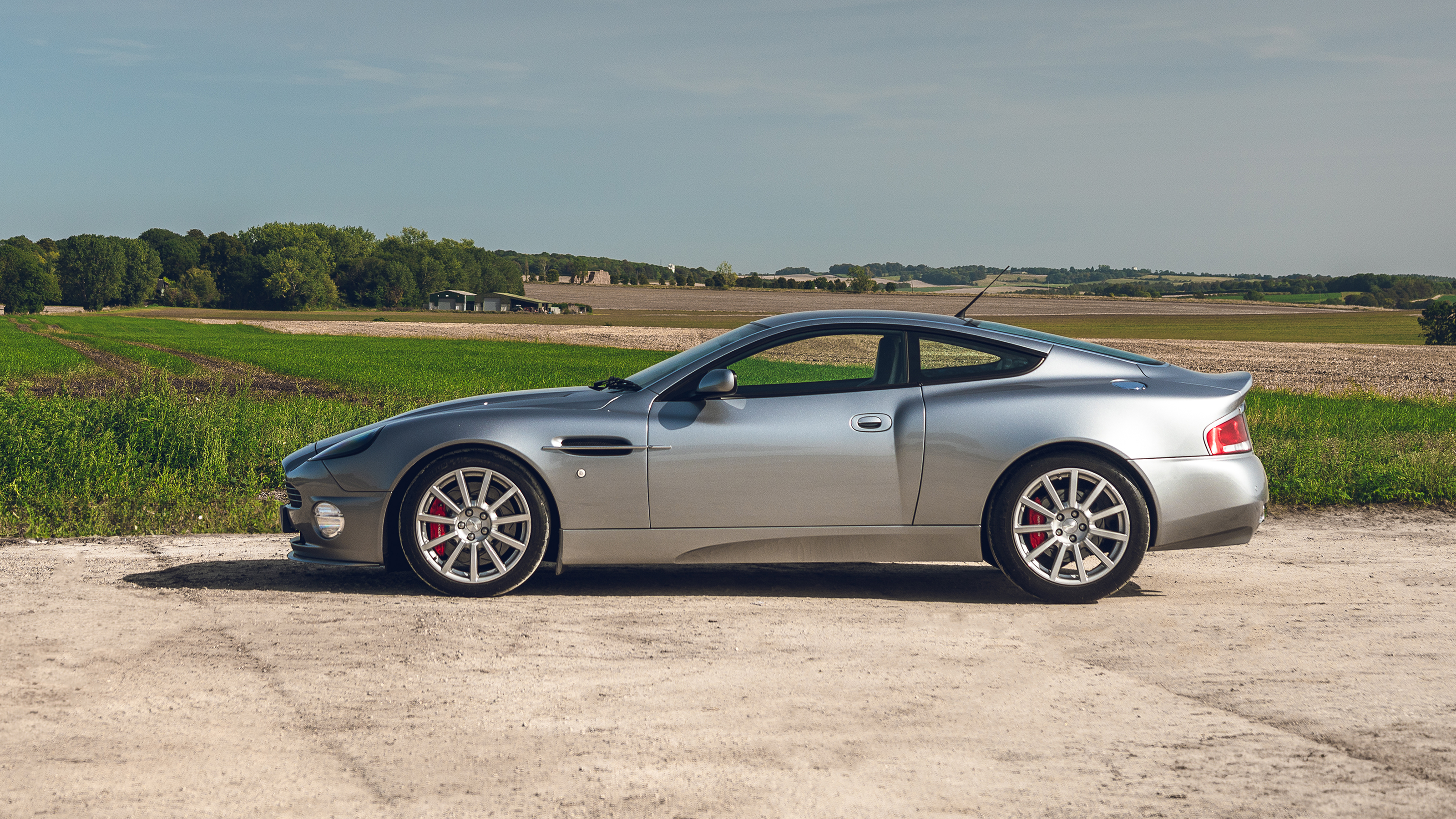 Aston Martin V12 Vanquish