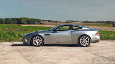 Aston Martin V12 Vanquish