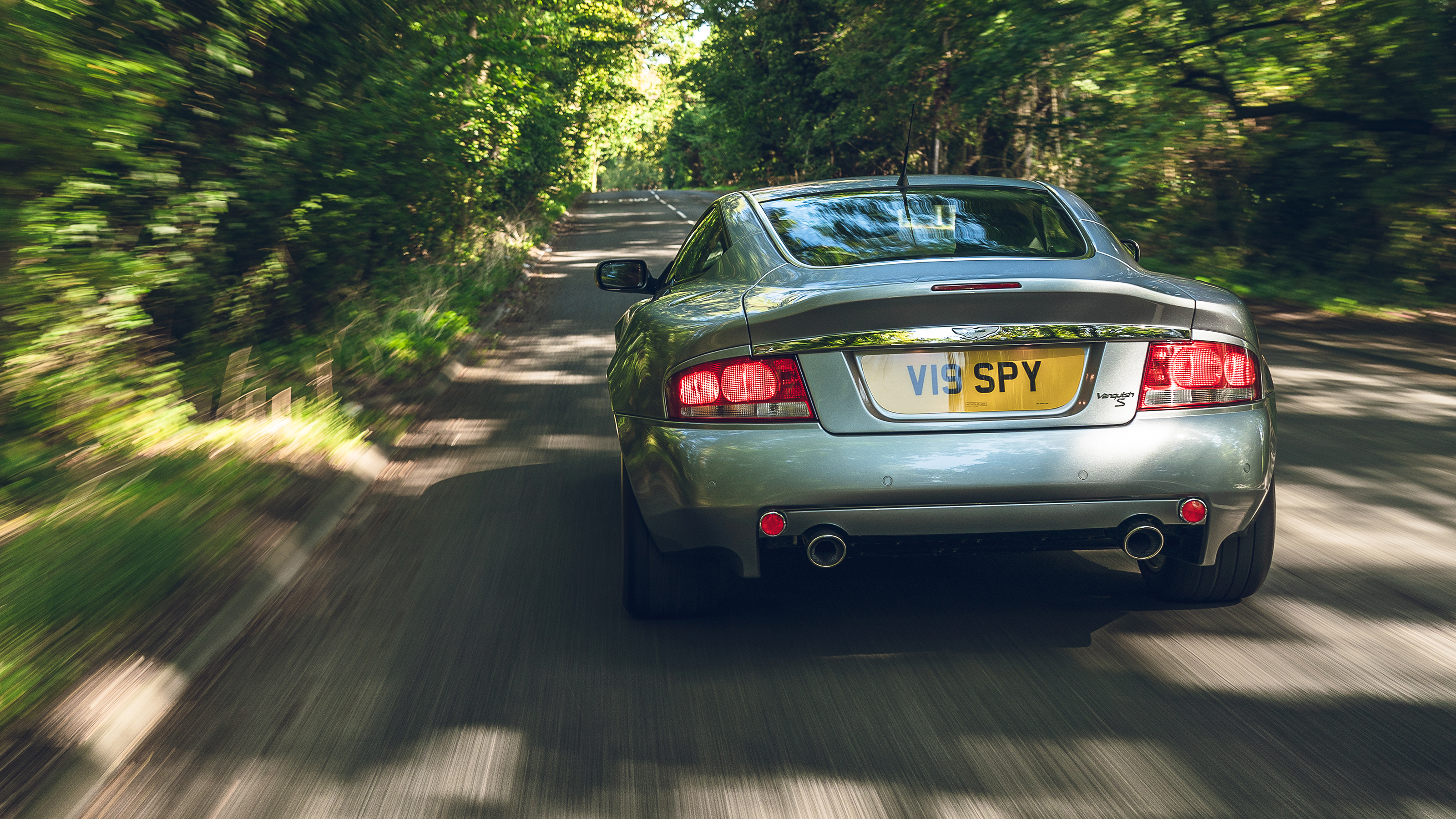Aston Martin V12 Vanquish
