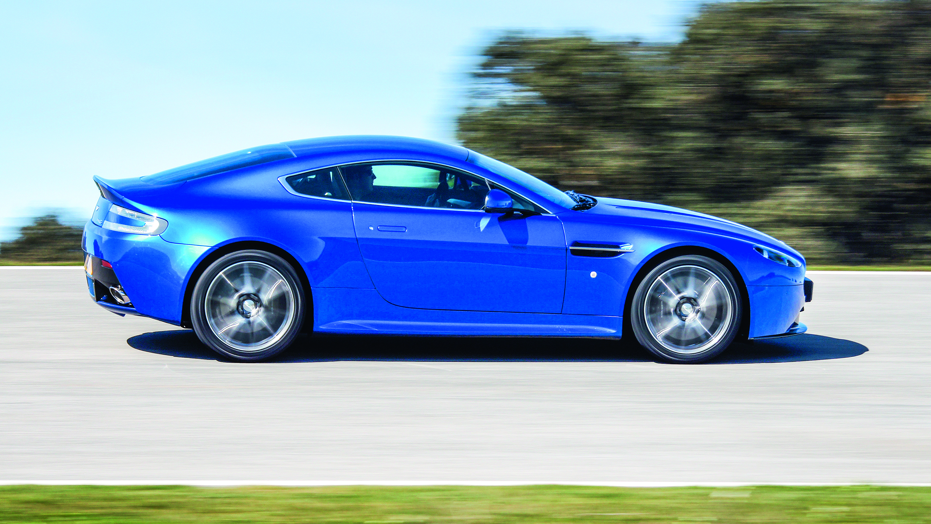 Aston Martin V8 Vantage S 