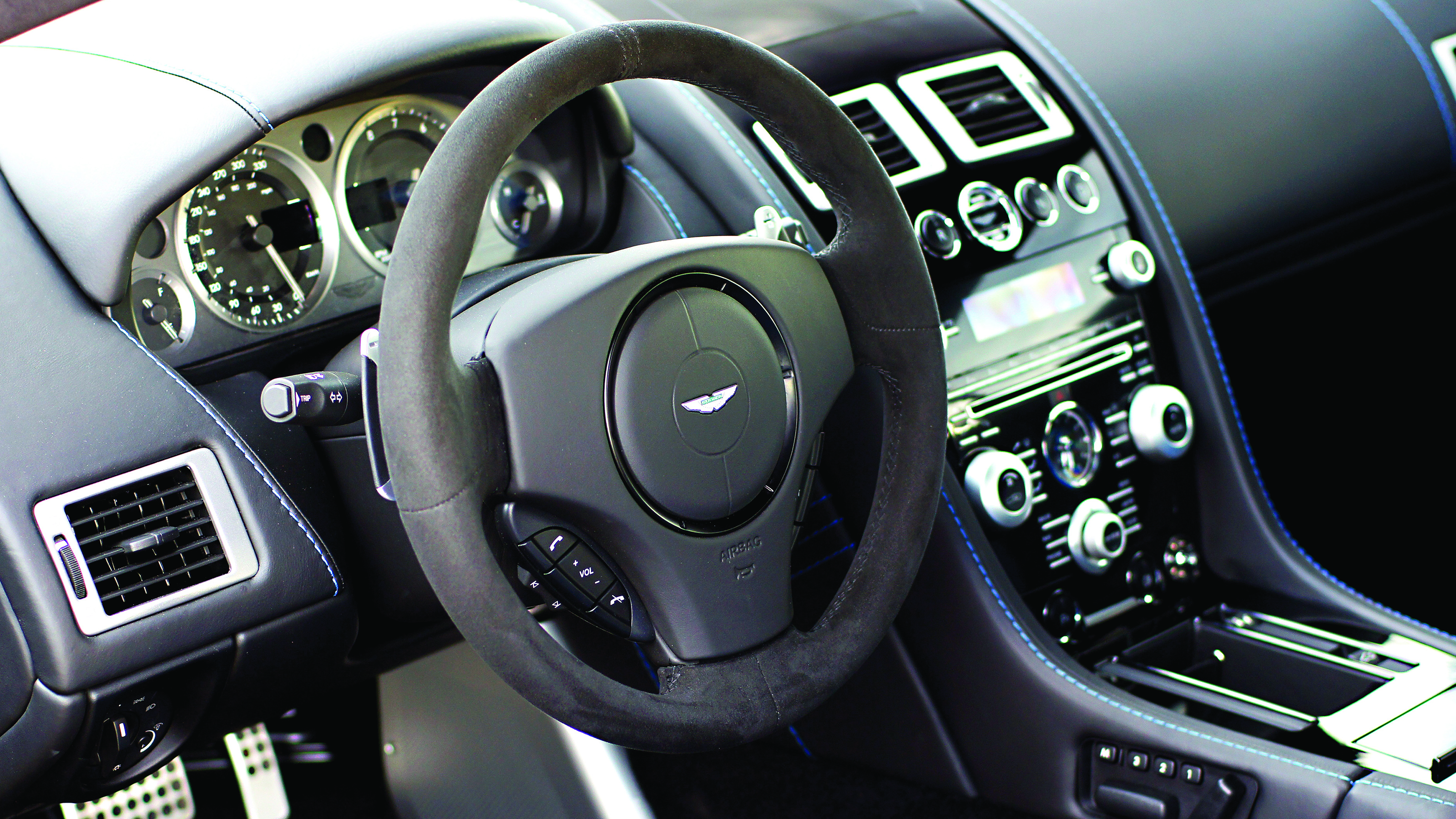 Aston Martin V8 Vantage S 