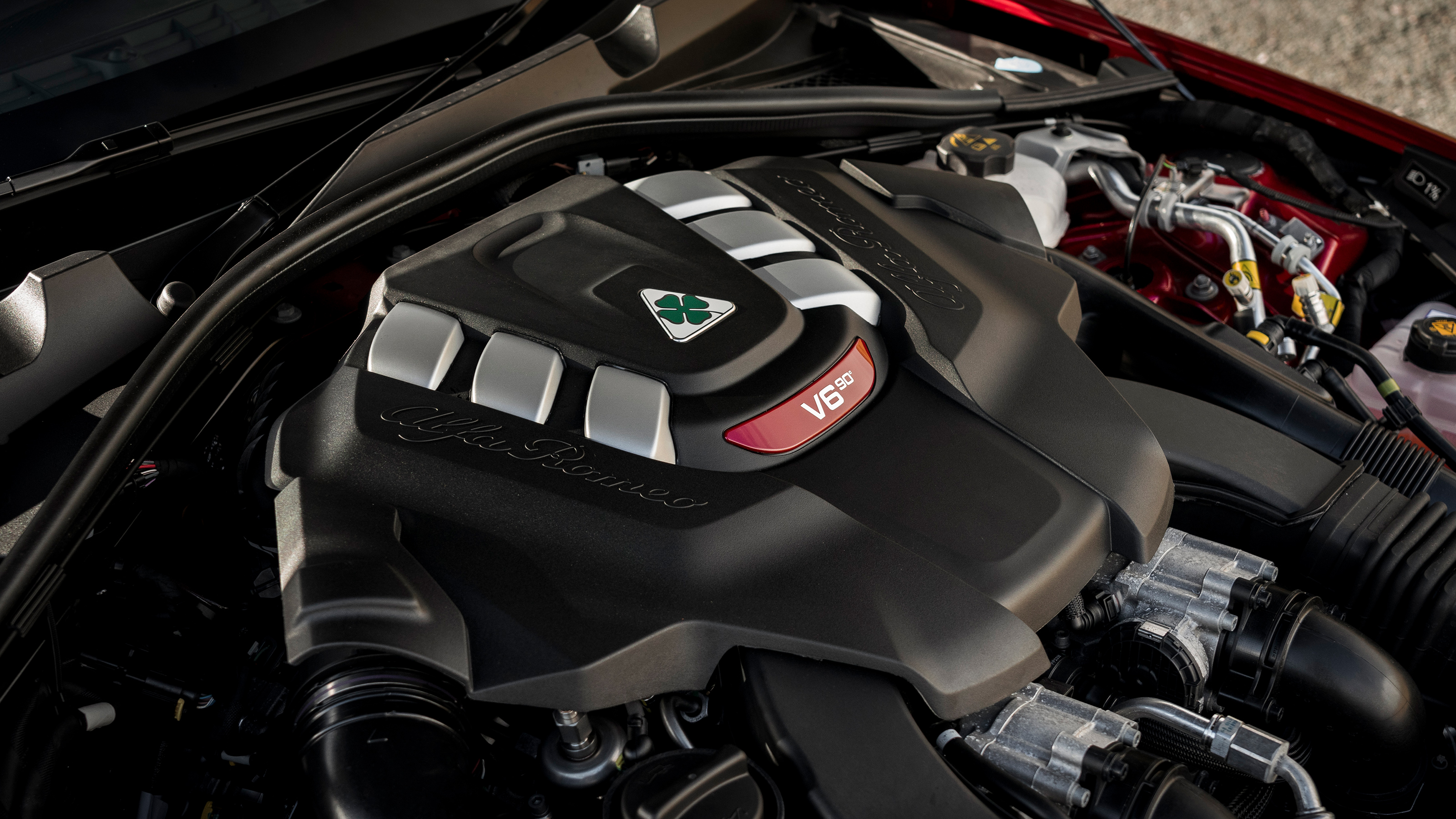 Alfa Romeo Giulia Quadrifoglio – engine 