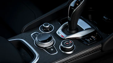 Alfa Romeo Giulia Quadrifoglio – centre console