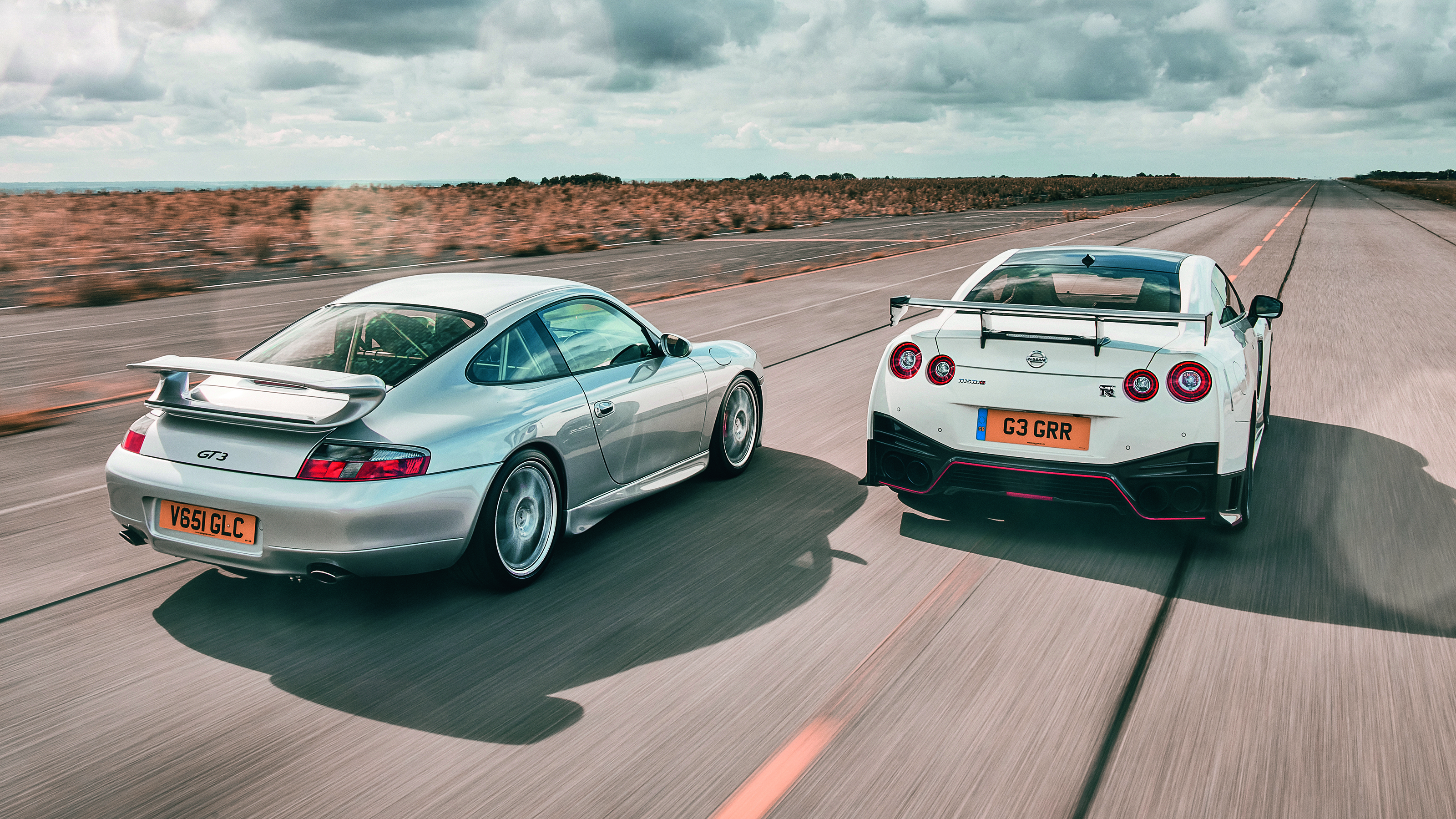 Nissan GT-R v Porsche 911 GT3 996