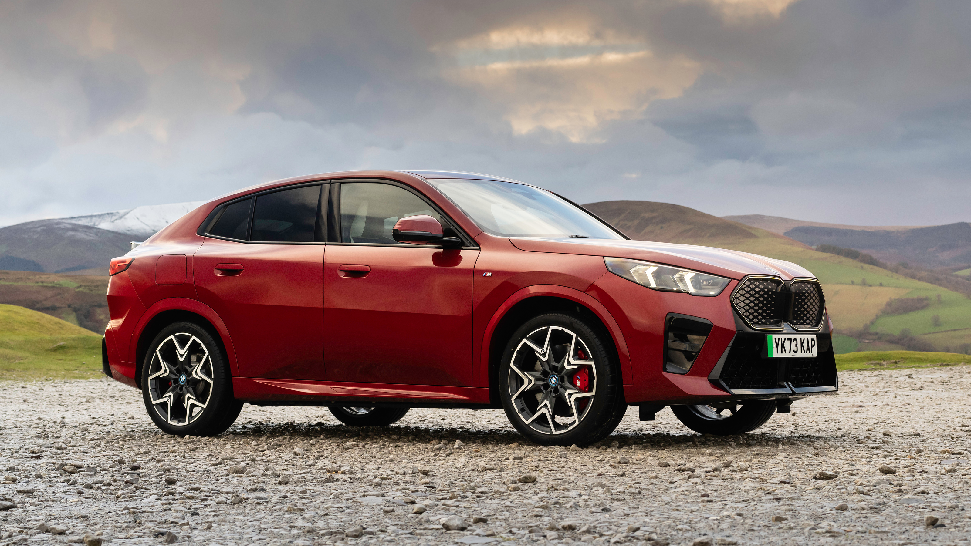 BMW iX2 xDrive 30 – front