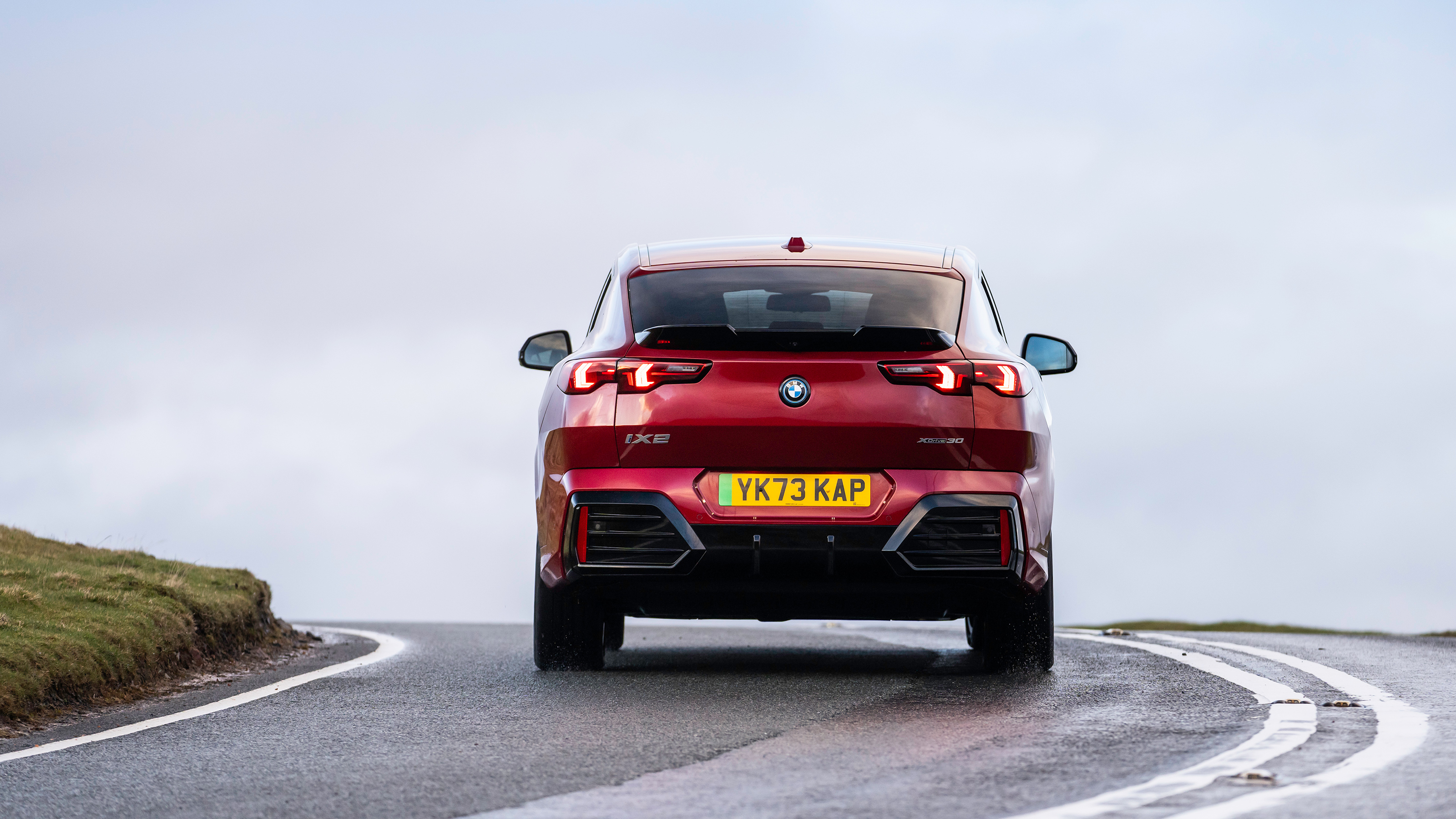 BMW iX2 xDrive 30 – rear