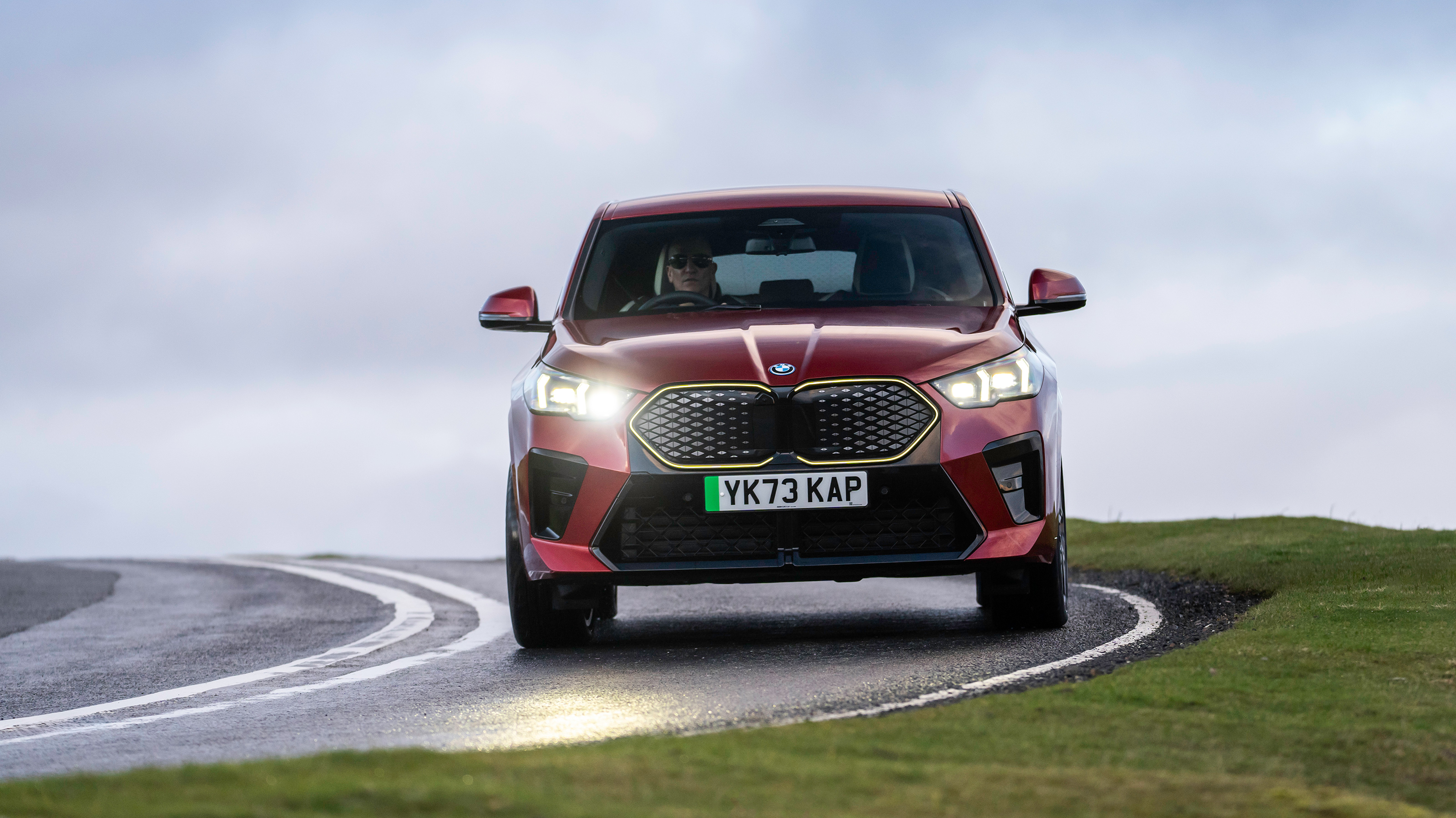 BMW iX2 xDrive 30 – front