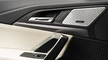 BMW iX2 xDrive 30 – speakers