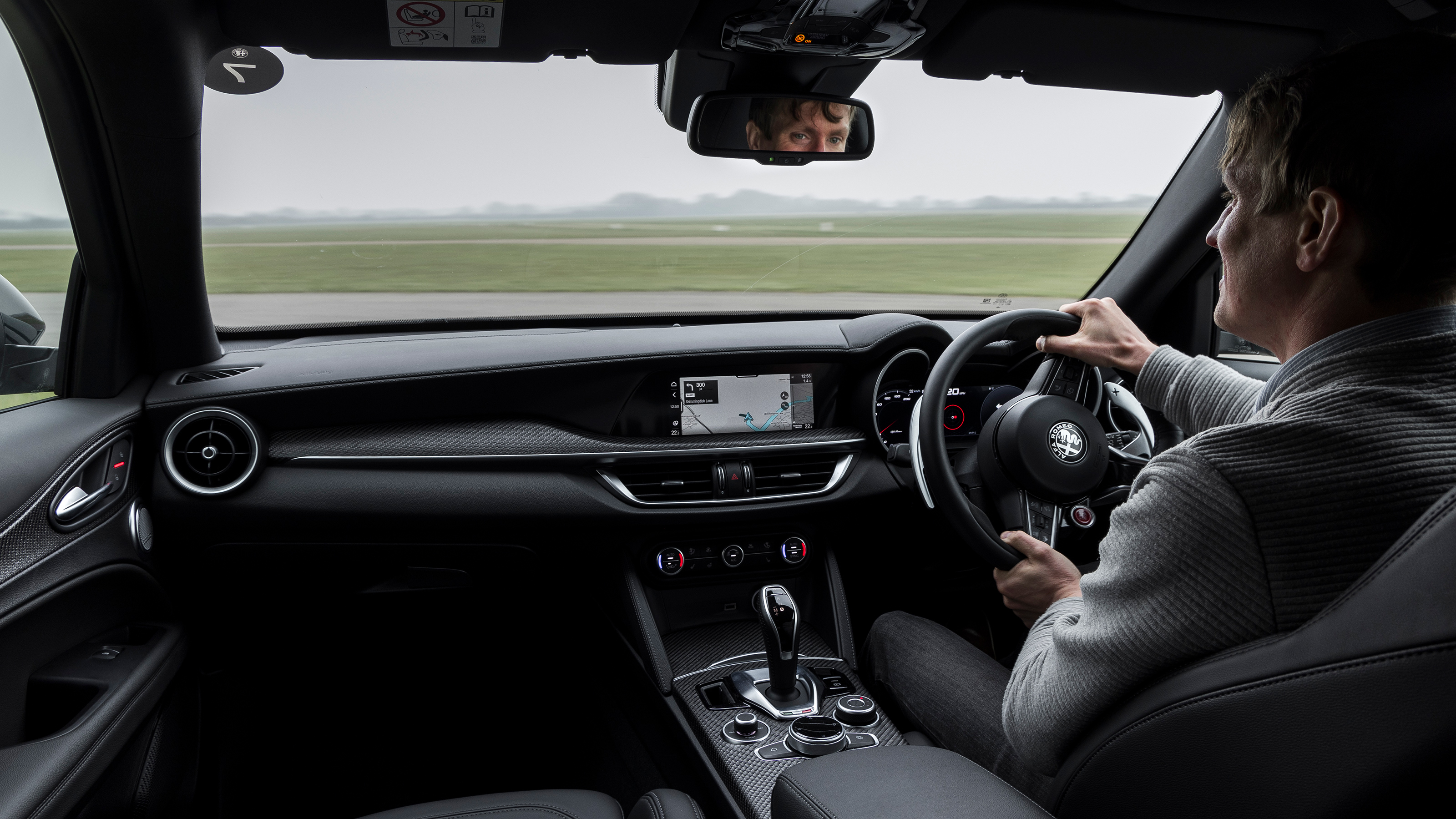 Alfa Romeo Giulia Quadrifoglio – interior driving
