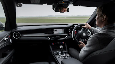 Alfa Romeo Giulia Quadrifoglio – interior driving
