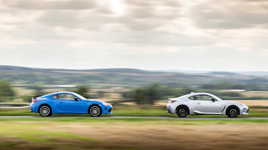 Toyota GT86 v GR86 – side