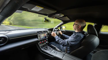 Toyota GT86 v GR86 – interior driving
